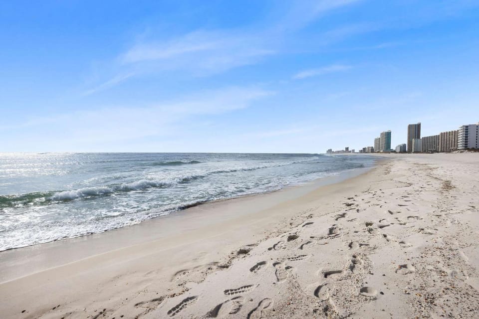 Grand Pointe 411 3 bedrooms 3 and a half baths DIRECT BEACH FRONT House in Orange Beach