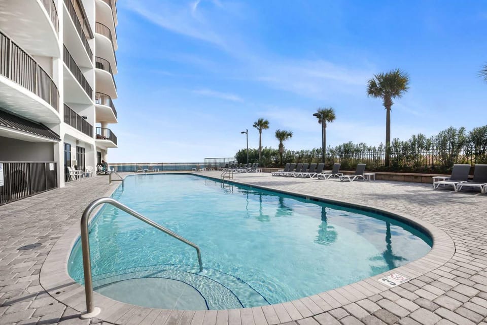 Grand Pointe 411 3 bedrooms 3 and a half baths DIRECT BEACH FRONT House in Orange Beach