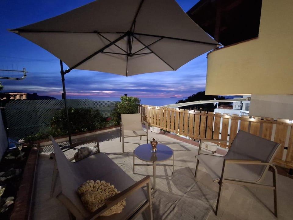 Balcony/Terrace, flat iron, internet