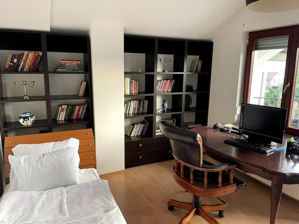 House with Fireplace & Jacuzzi Villa in Skopje