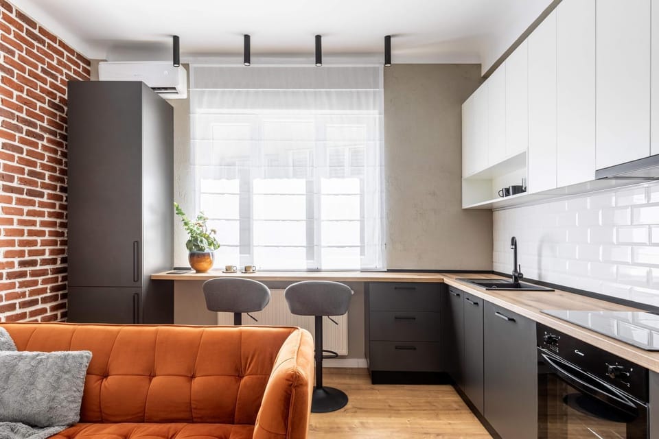 Kitchen or kitchenette, Seating area, Dining area
