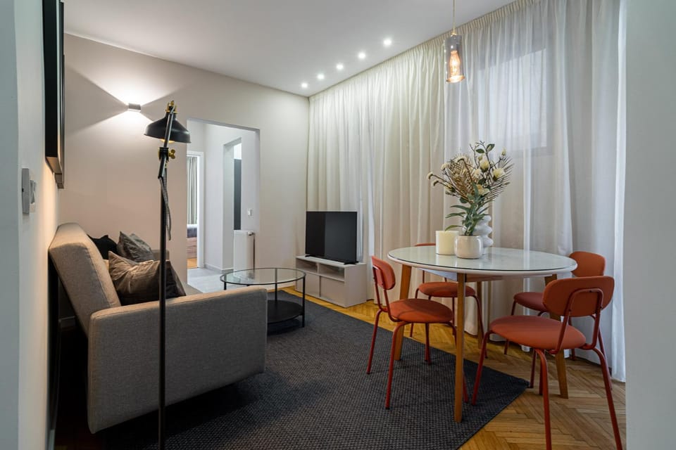 TV and multimedia, Living room, Seating area, Dining area