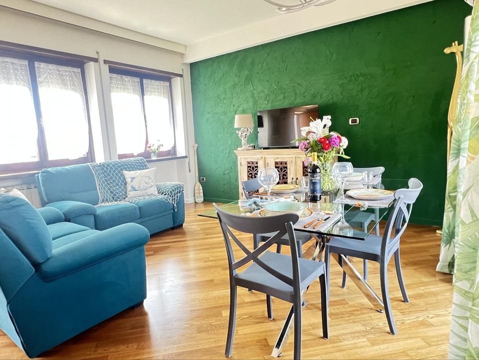 Living room, Dining area