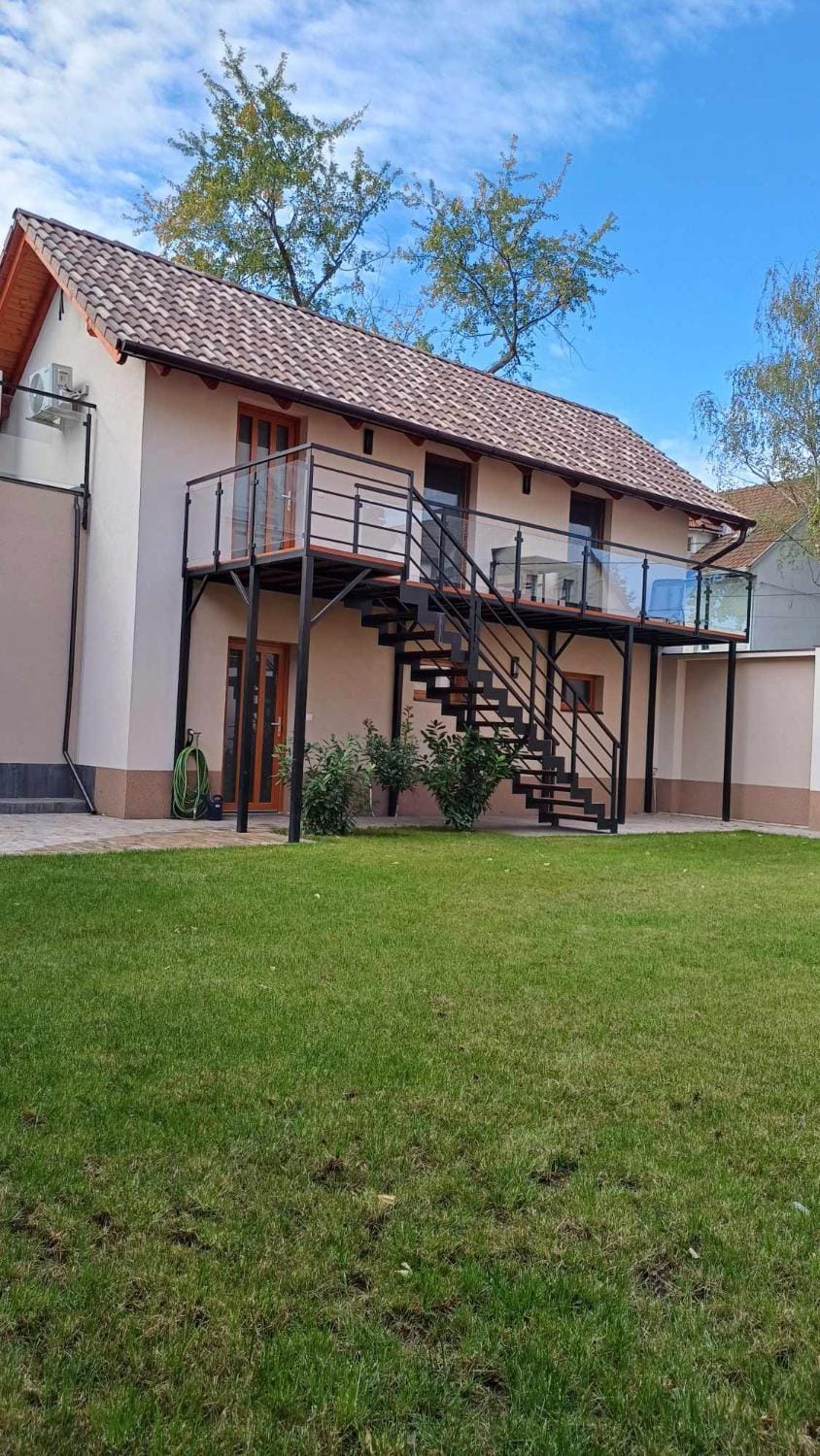 Property building, Day, Garden, Garden view
