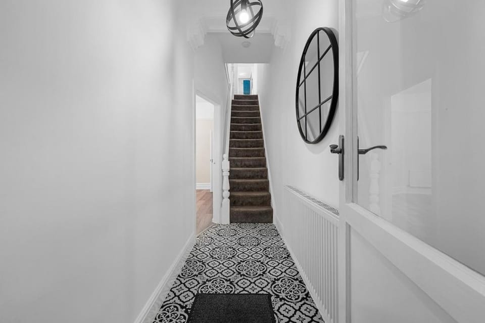 Luxury Modern Home Great Harwood - Sleeps Up to 8 House in Ribble Valley District