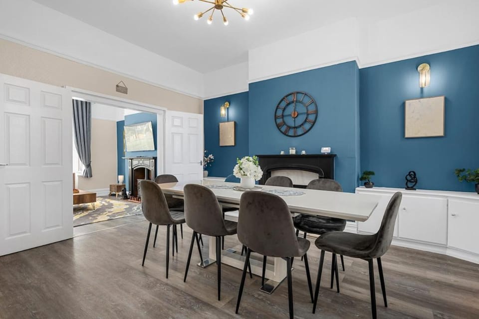 Luxury Modern Home Great Harwood - Sleeps Up to 8 House in Ribble Valley District