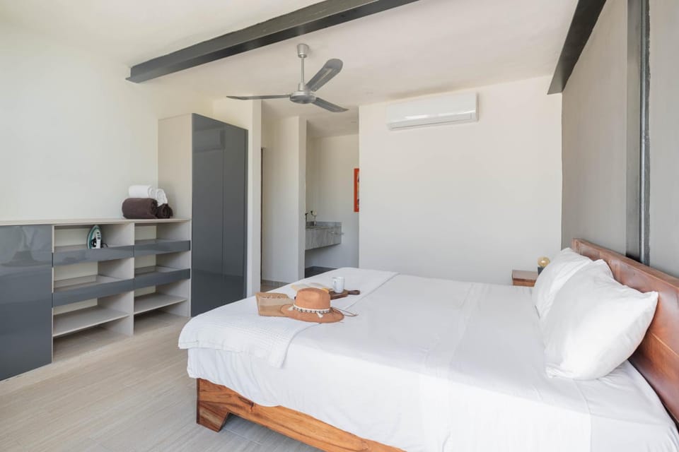 Bed, Photo of the whole room, Bedroom, wardrobe, air conditioner