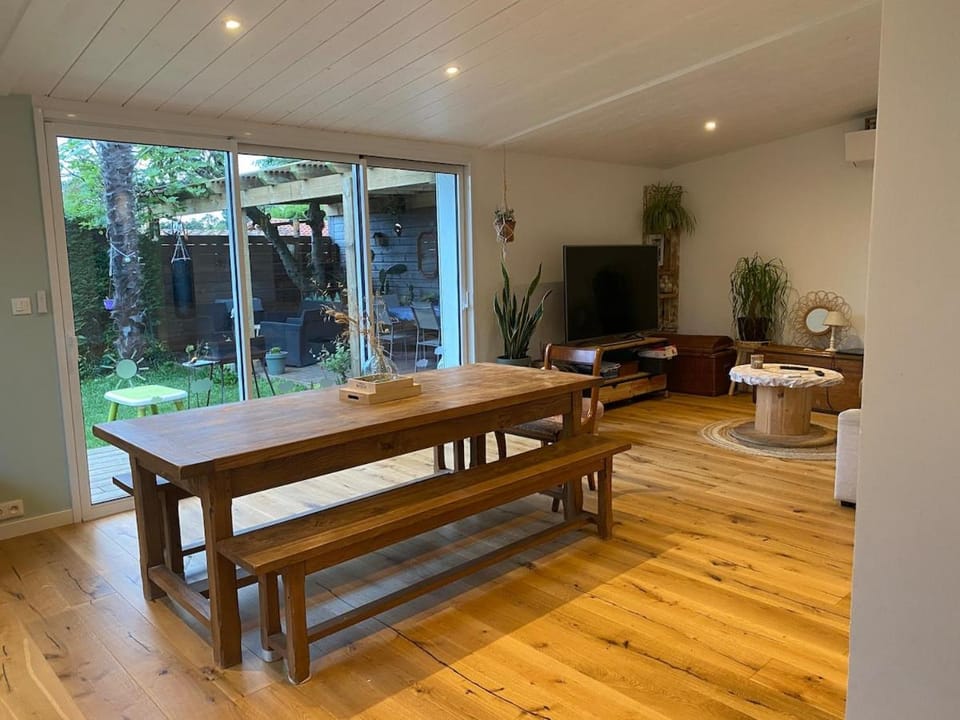 Maison familiale Tarnos, 4 chambres, jacuzzi House in Ondres