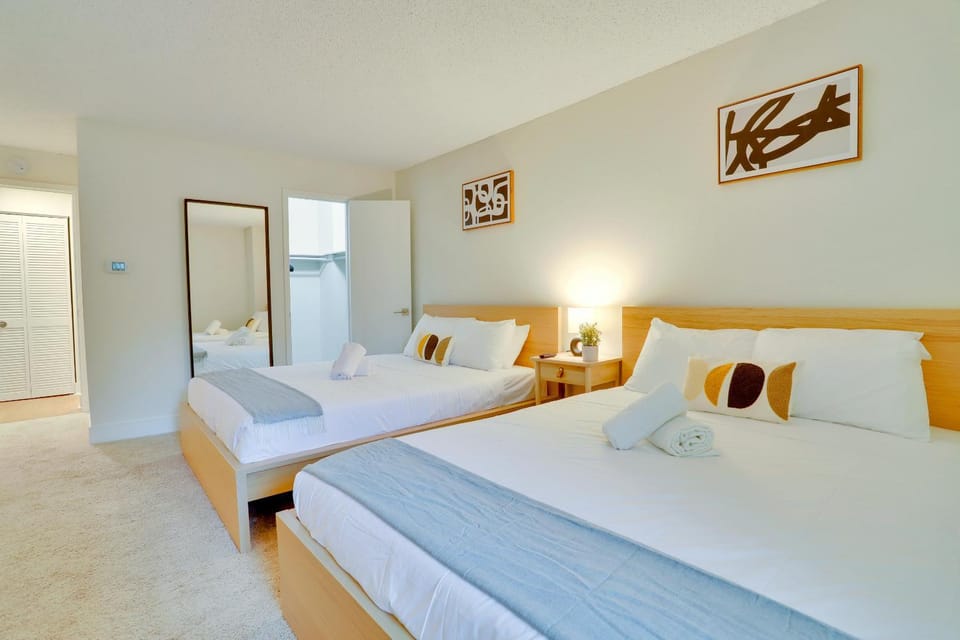 Bed, Bedroom, towels, wardrobe