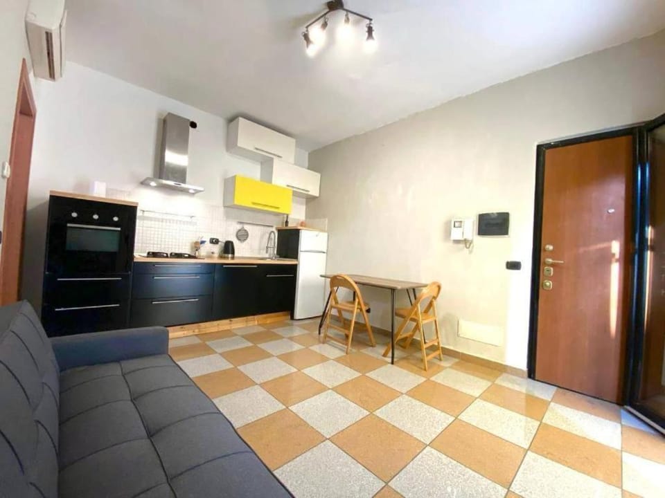 Kitchen or kitchenette, Living room, Seating area, Dining area, minibar, oven, pet friendly, stove