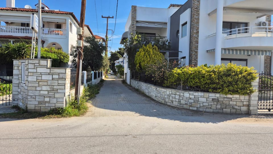 Neighbourhood, Street view