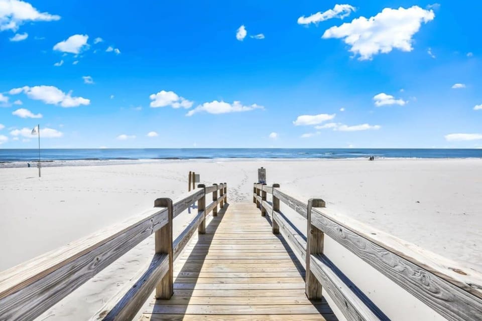 Escapes to the Shores Amenities galore Sleeps 10 House in Orange Beach