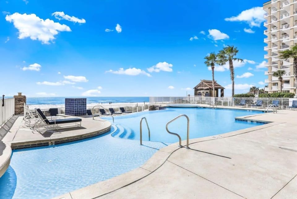 Escapes to the Shores Amenities galore Sleeps 10 House in Orange Beach