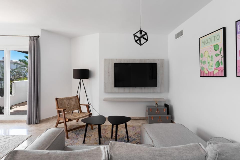 Communal lounge/ TV room, Living room