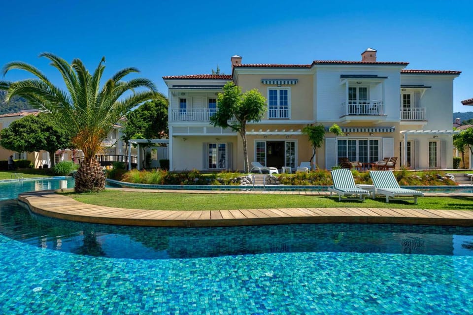 Property building, Patio, Spring, Day, Garden, Garden view, Pool view, Swimming pool, sunbed