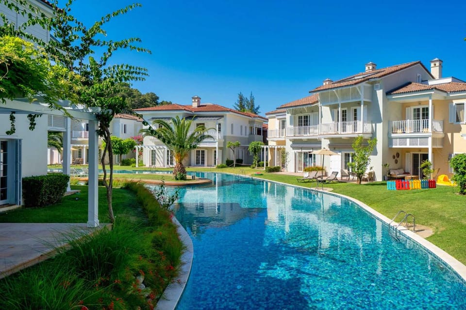Spring, Day, Pool view, Swimming pool