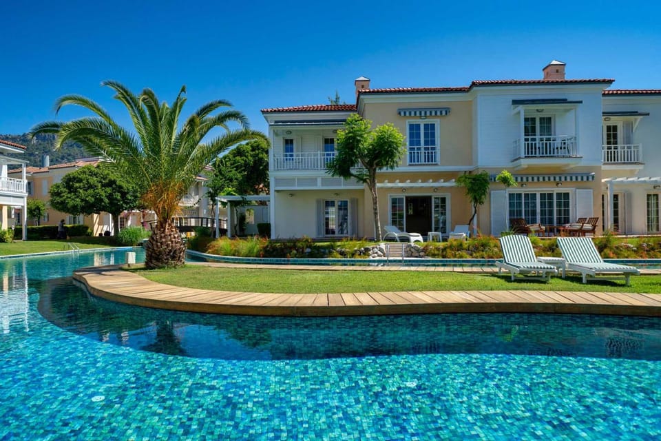 Property building, Spring, Day, Garden, Garden view, Pool view, Swimming pool, sunbed