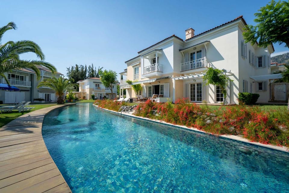 Property building, Day, Garden, Garden view, Pool view, Swimming pool