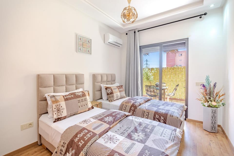 Bed, Photo of the whole room, Bedroom, air conditioner