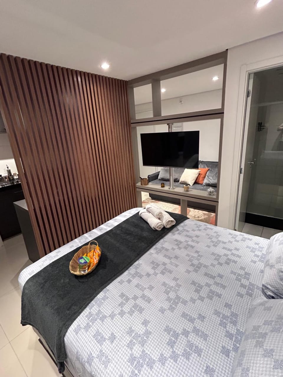 Studio 124 luxuoso, novo, bem equipado com ar condicionado e cozinha completa - Centro Mogi Apartment in Mogi das Cruzes