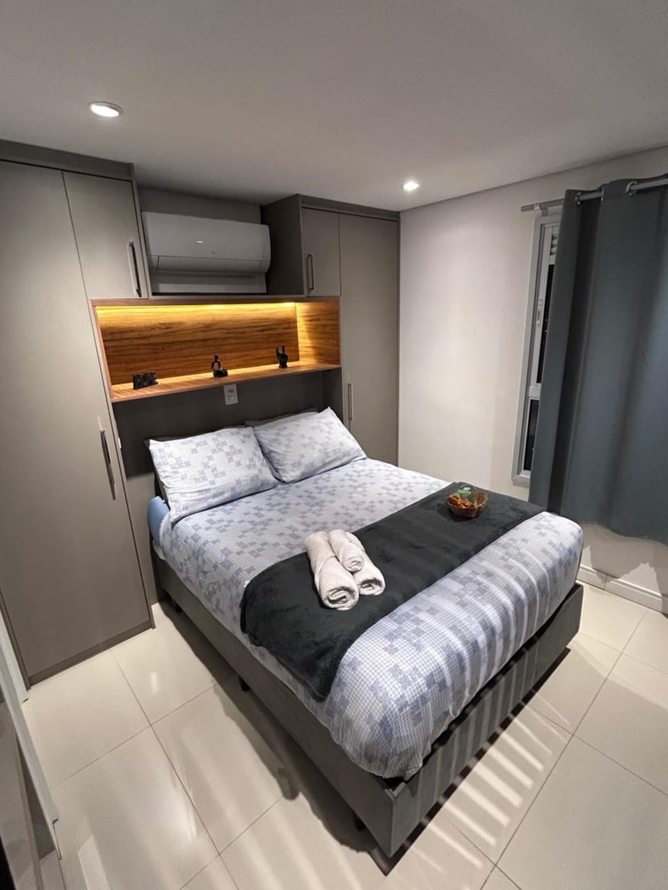 Studio 124 luxuoso, novo, bem equipado com ar condicionado e cozinha completa - Centro Mogi Apartment in Mogi das Cruzes