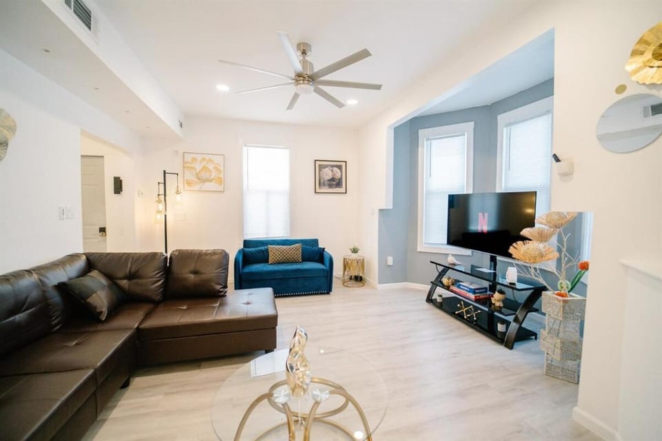 Communal lounge/ TV room, TV and multimedia, Living room