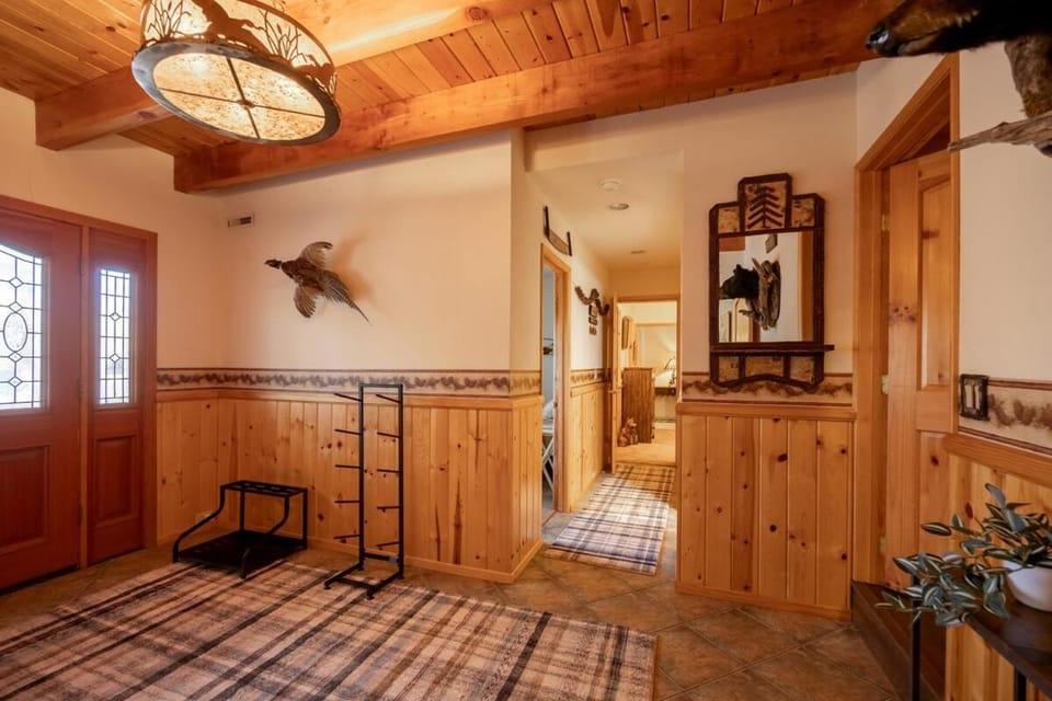 Ultimate Lakeview Lodge and ON THE LAKE! with a Hot-Tub! House in Big Bear