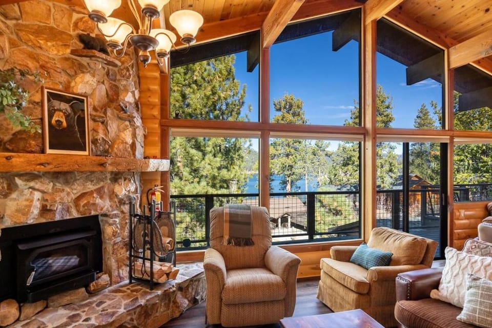 Ultimate Lakeview Lodge and ON THE LAKE! with a Hot-Tub! House in Big Bear