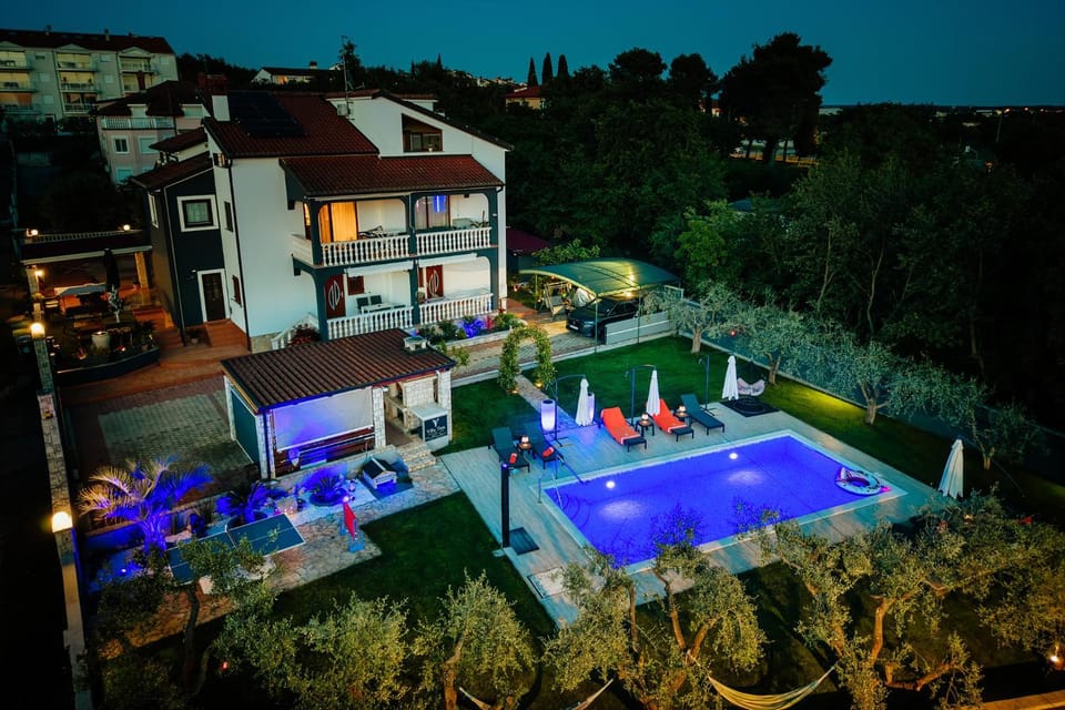 Garden, Swimming pool, Swimming pool, Inner courtyard view