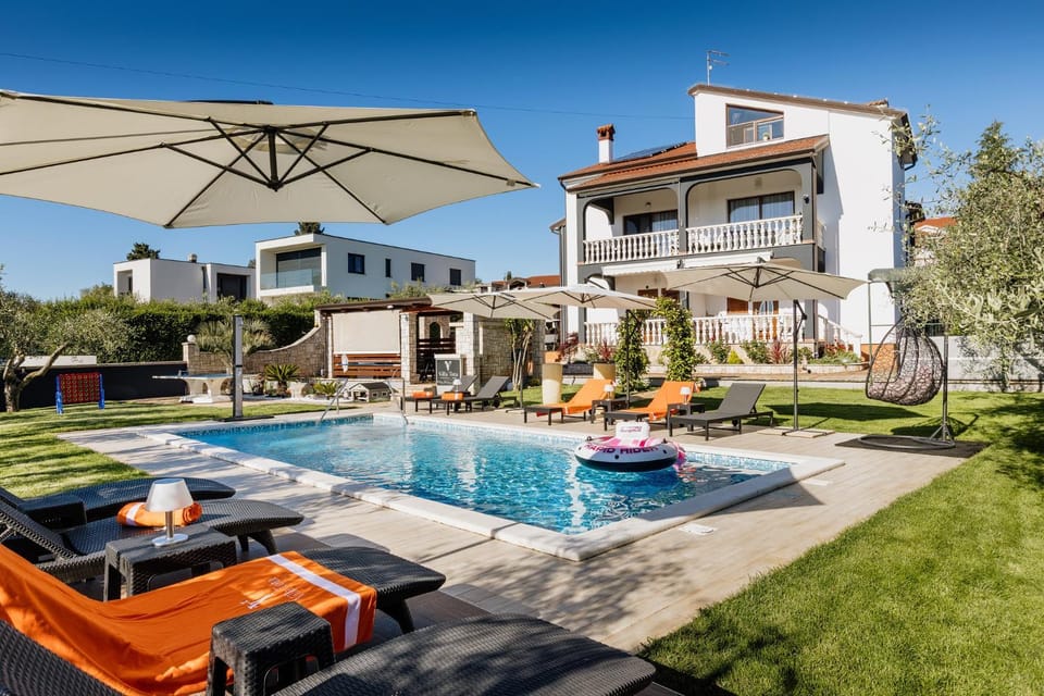 Garden, Swimming pool