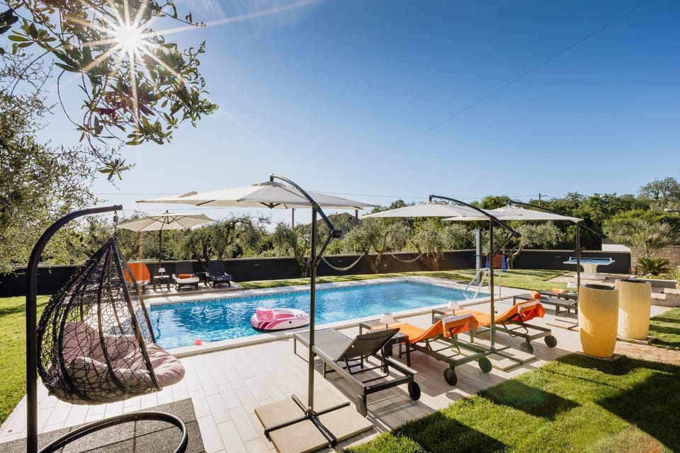 Garden, Swimming pool, Swimming pool