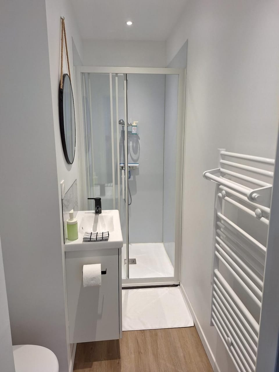 Shower, Toilet, Bathroom, towels