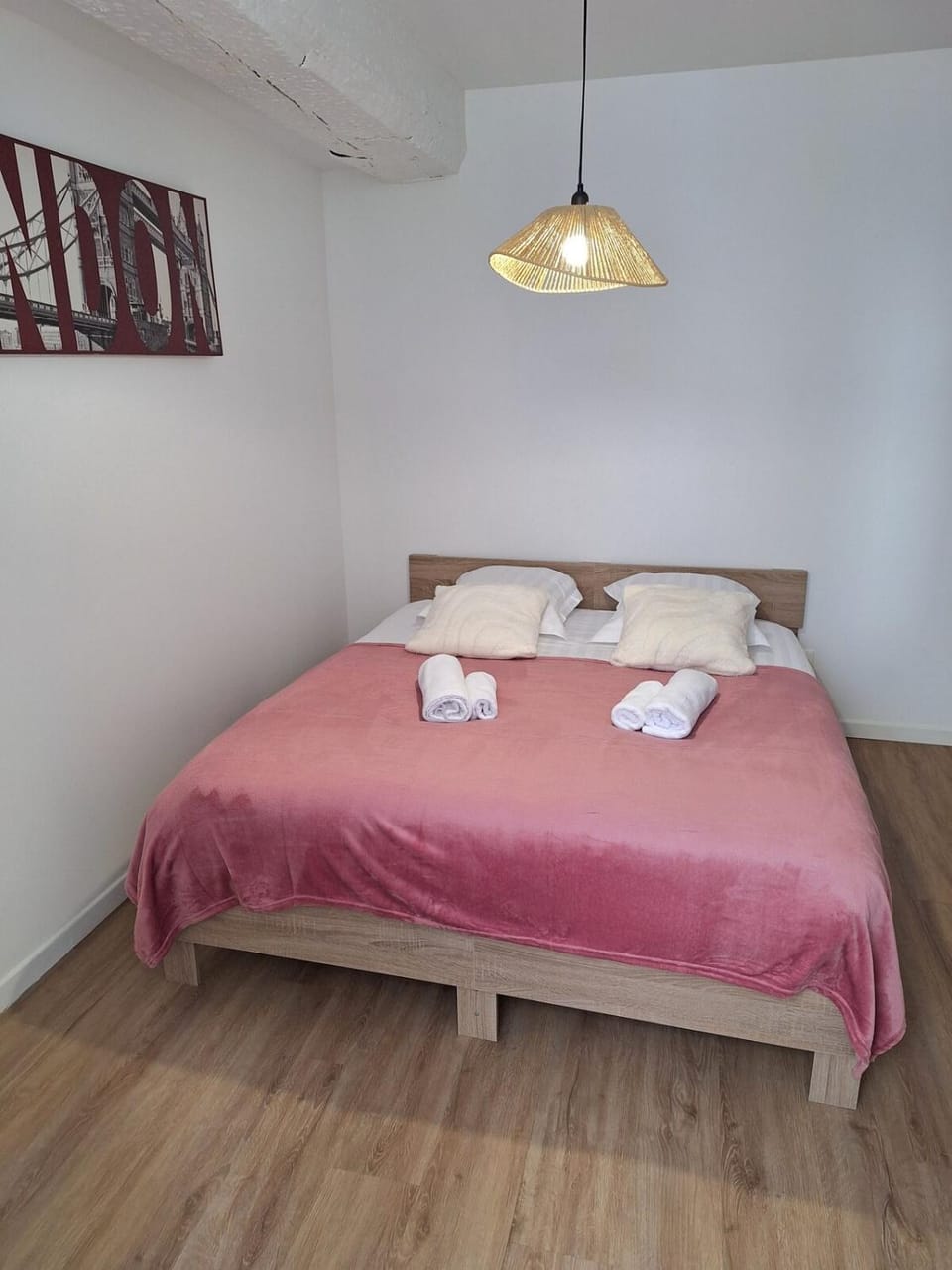 Bed, Photo of the whole room, Bedroom, internet, towels