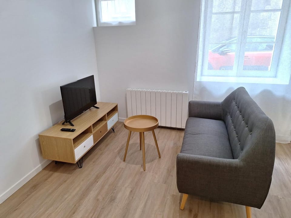 TV and multimedia, Living room, Seating area, internet
