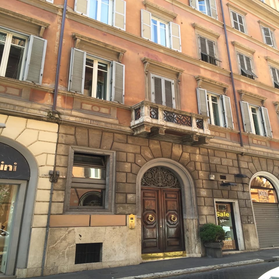 Facade/entrance