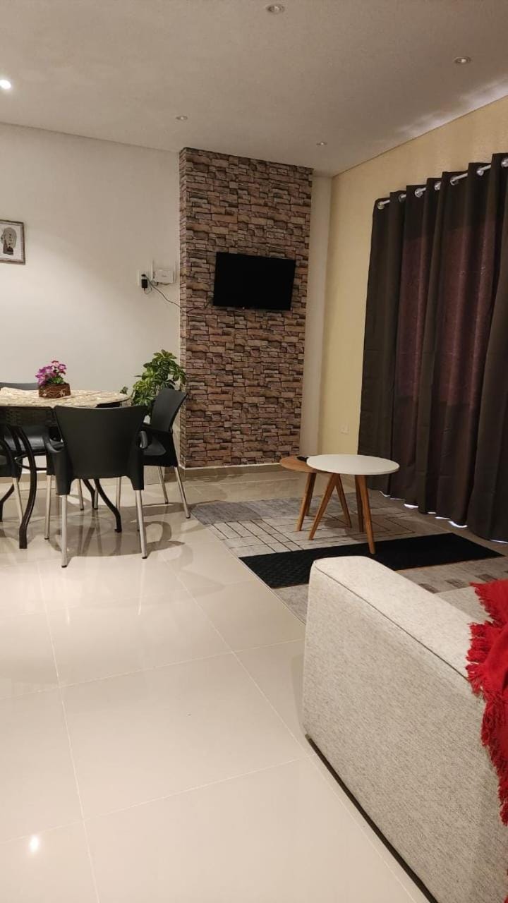 Communal lounge/ TV room, TV and multimedia, Living room, Seating area, Dining area, Evening entertainment