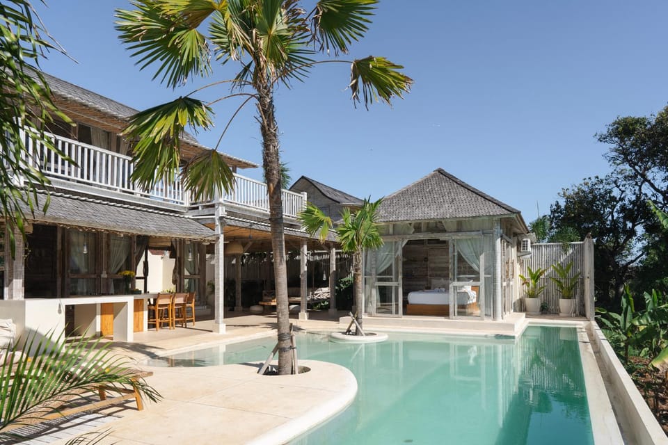 Property building, Day, Swimming pool