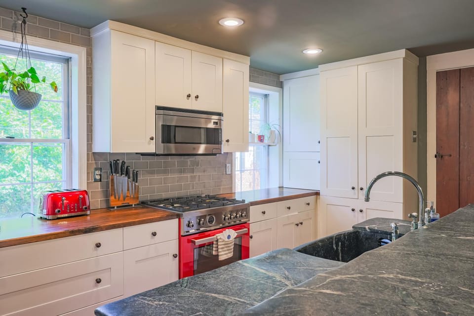 Kitchen or kitchenette, dishwasher, oven, stove, toaster