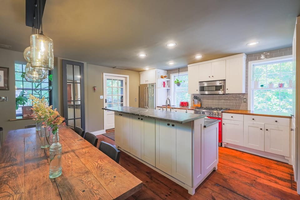 Kitchen or kitchenette, Dining area, dishwasher, oven, stove