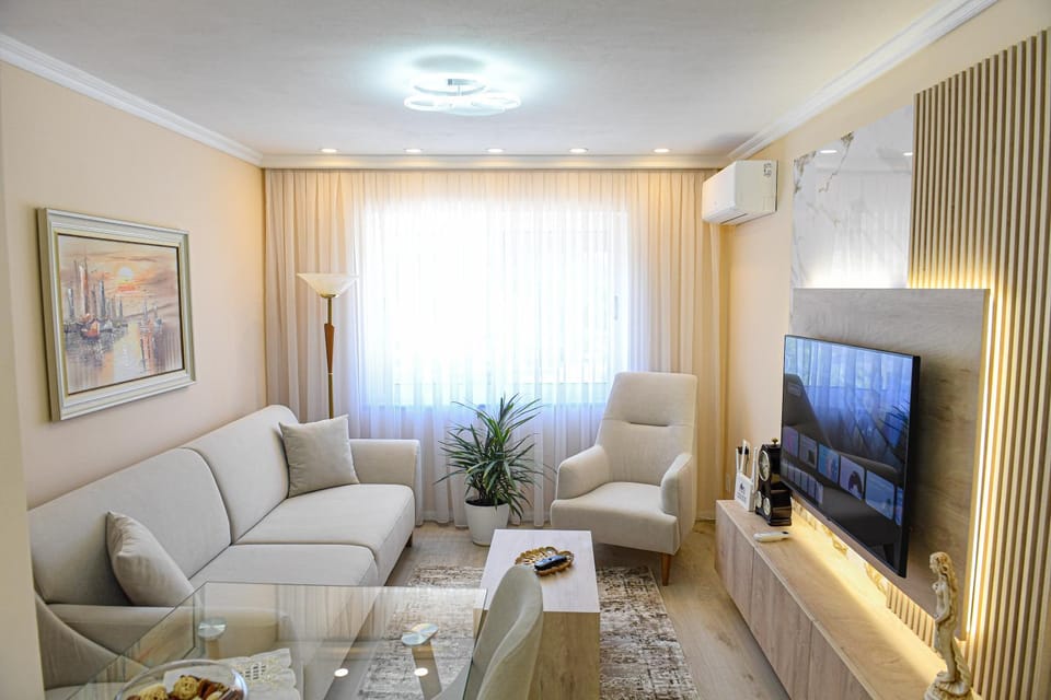 Communal lounge/ TV room, Living room, Seating area, Evening entertainment