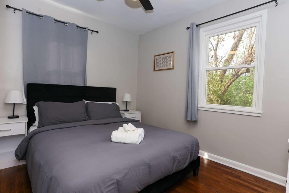 New Charloe Court 3 Bed Family House House in Cincinnati