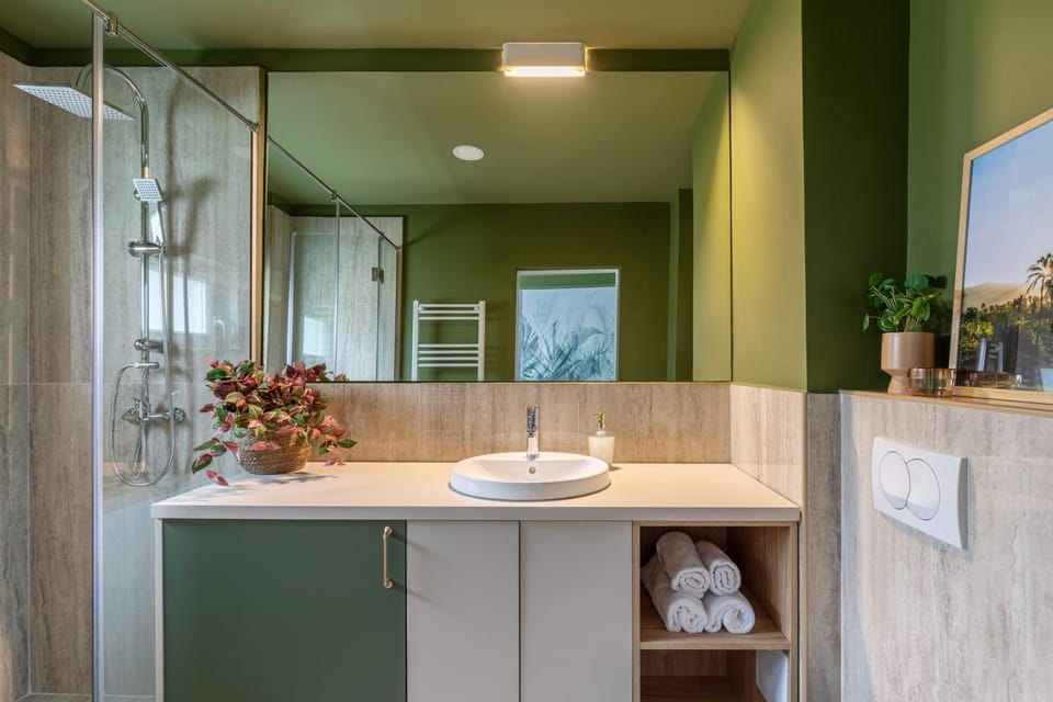 Shower, Bathroom, towels