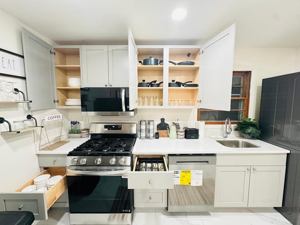 Coffee/tea facilities, Kitchen or kitchenette, dishwasher, minibar, oven, stove, toaster
