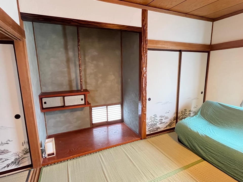 Living room, Photo of the whole room