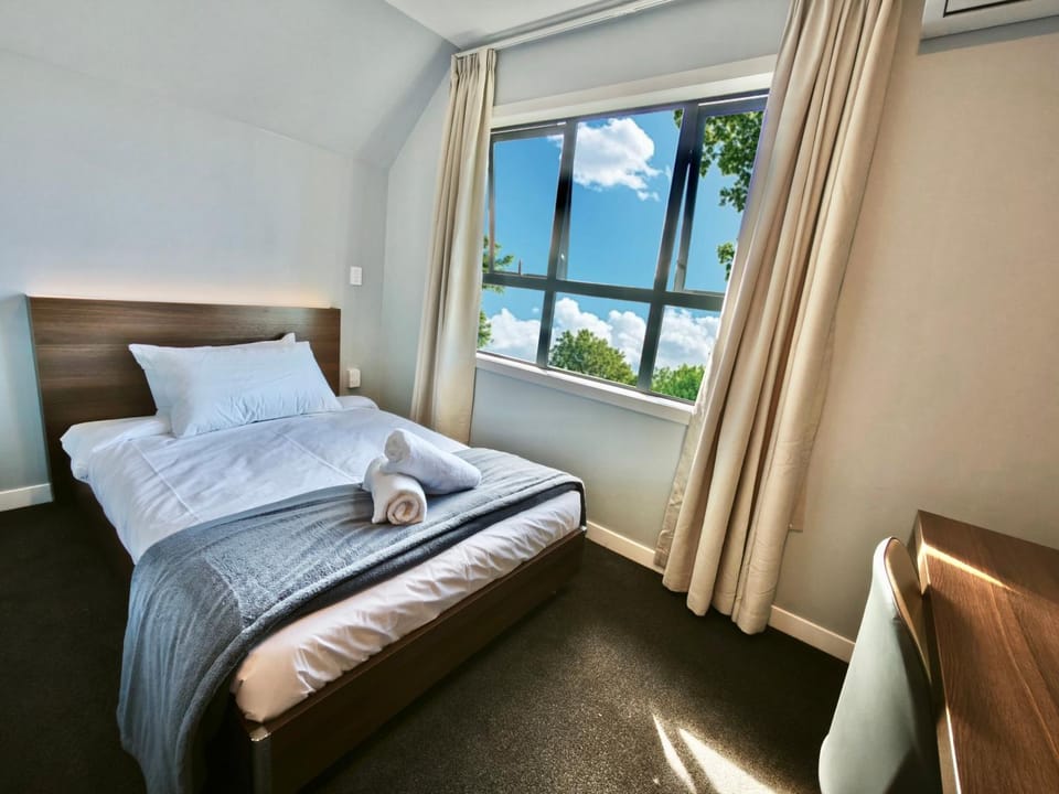 Bed, Bedroom, towels, air conditioner
