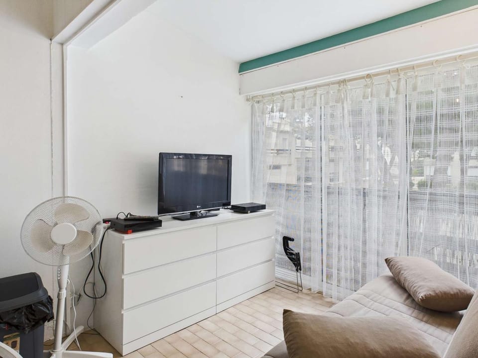 Studio Cabine Lumineux pour 4 au Grau d'Agde avec Vue Piscine et Parking - FR-1-423-323 Cabin in Agde