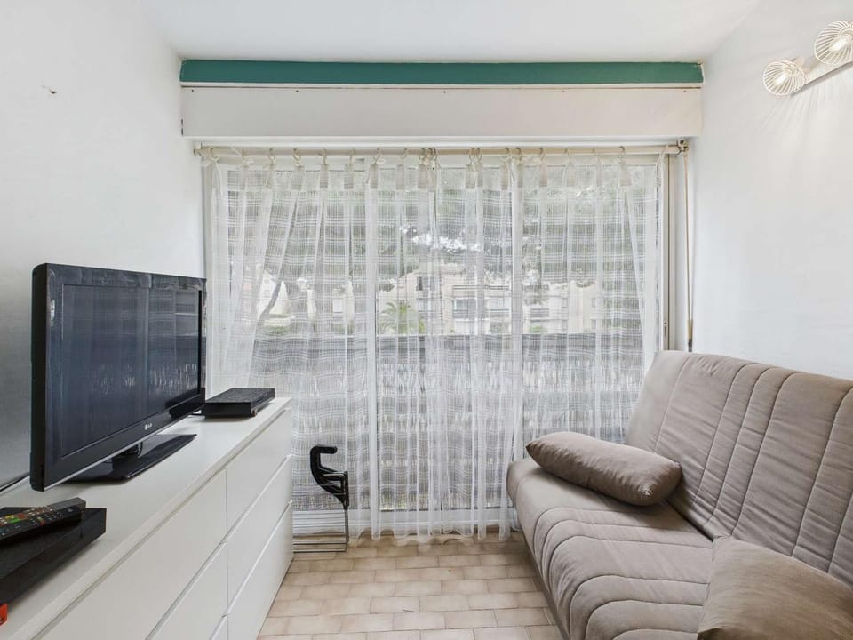 Studio Cabine Lumineux pour 4 au Grau d'Agde avec Vue Piscine et Parking - FR-1-423-323 Cabin in Agde