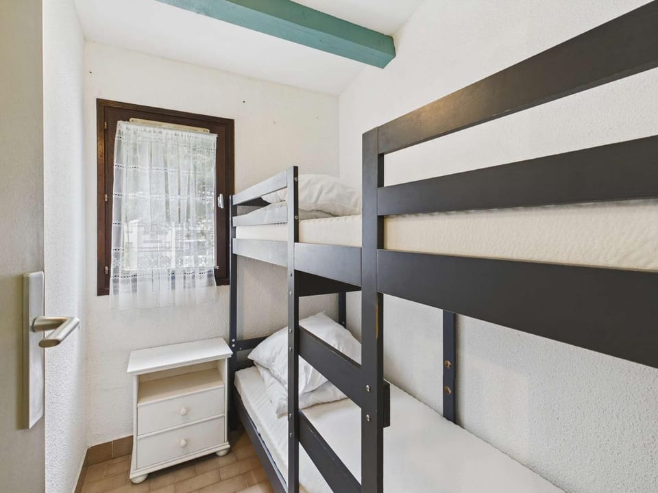 Studio Cabine Lumineux pour 4 au Grau d'Agde avec Vue Piscine et Parking - FR-1-423-323 Cabin in Agde