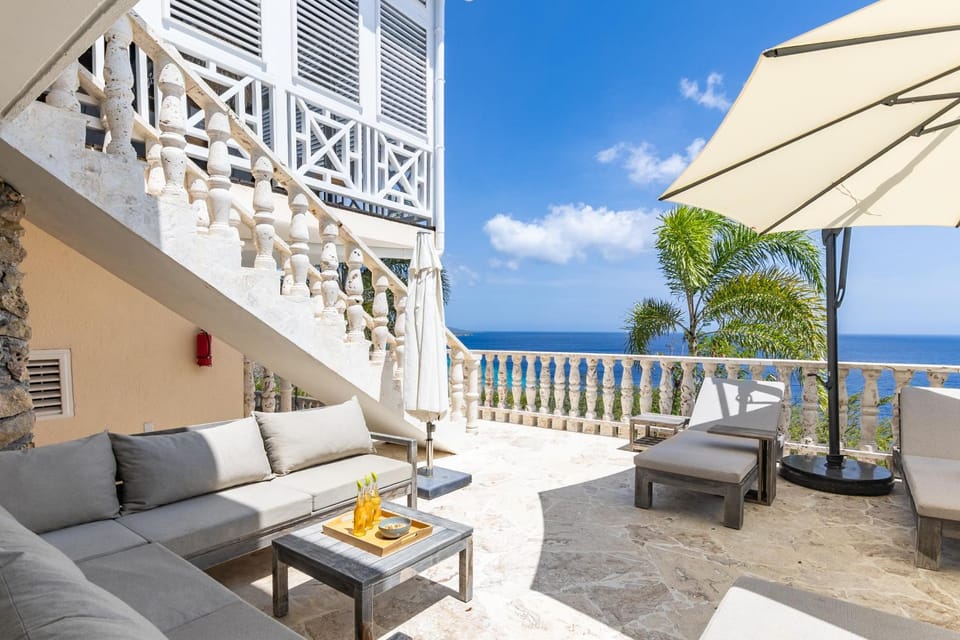 View (from property/room), Lounge or bar, Sea view, sunbed