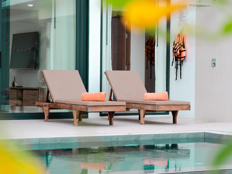 Swimming pool, Swimming pool